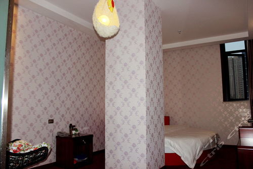 鄭州月牙石酒店情侶房限時(shí)團(tuán)購，僅149元享浪漫之旅